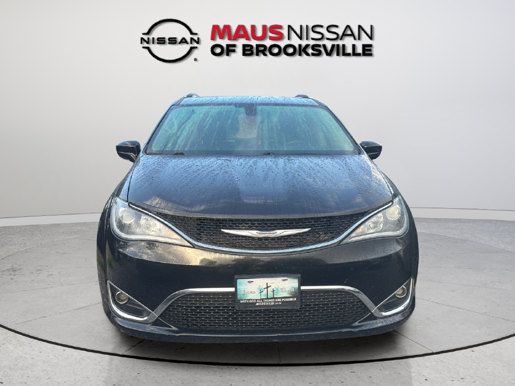 Used 2024 Silver Chrysler Touring L image 3