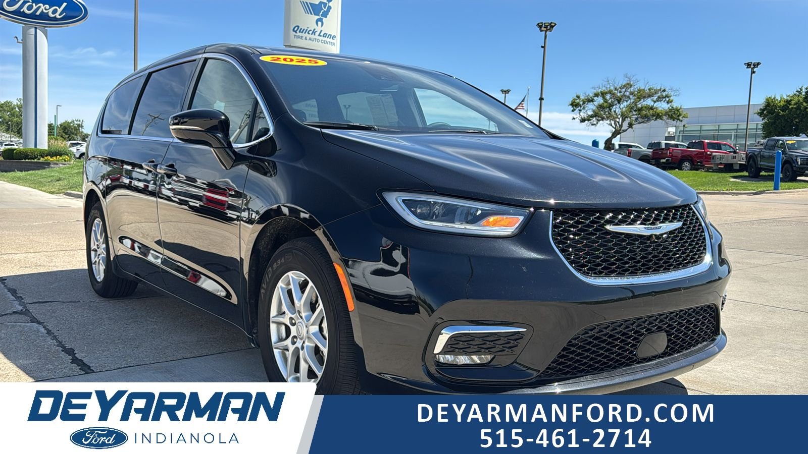 2025 Chrysler Pacifica Select's photo