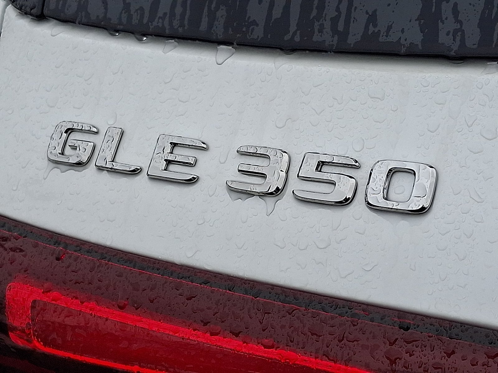 New 2026 MANUFAKTUR Moonlight White Metallic Mercedes-Benz GLE 350 image 18