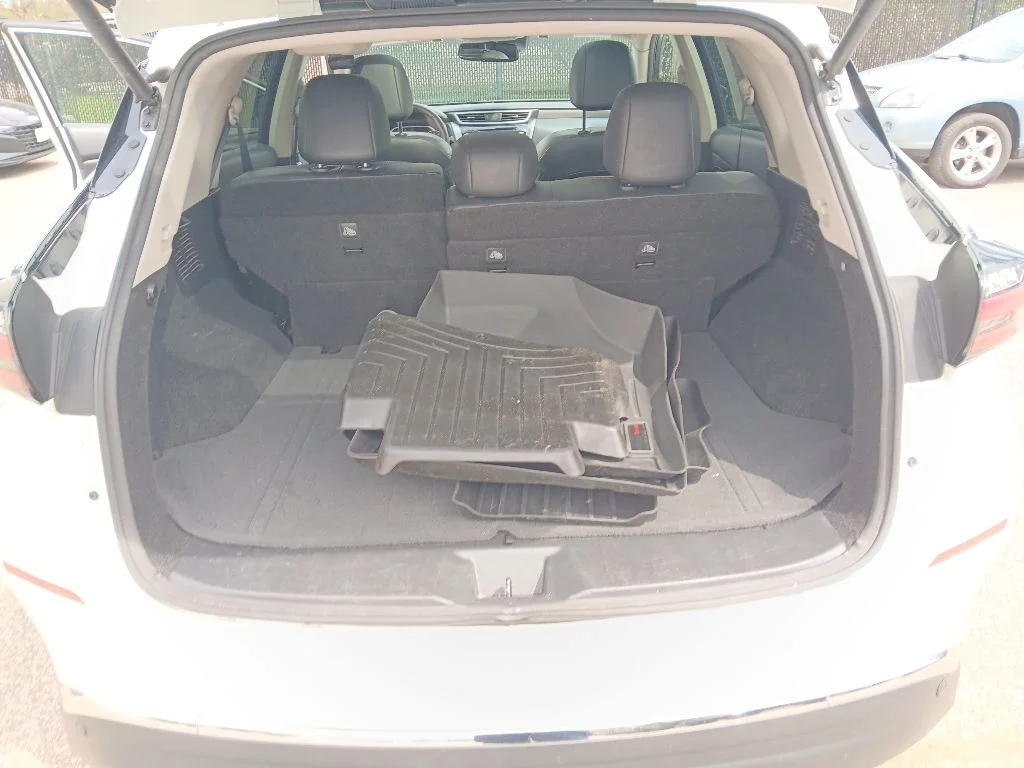 Used 2020 Pearl White Tricoat Nissan Platinum image 37