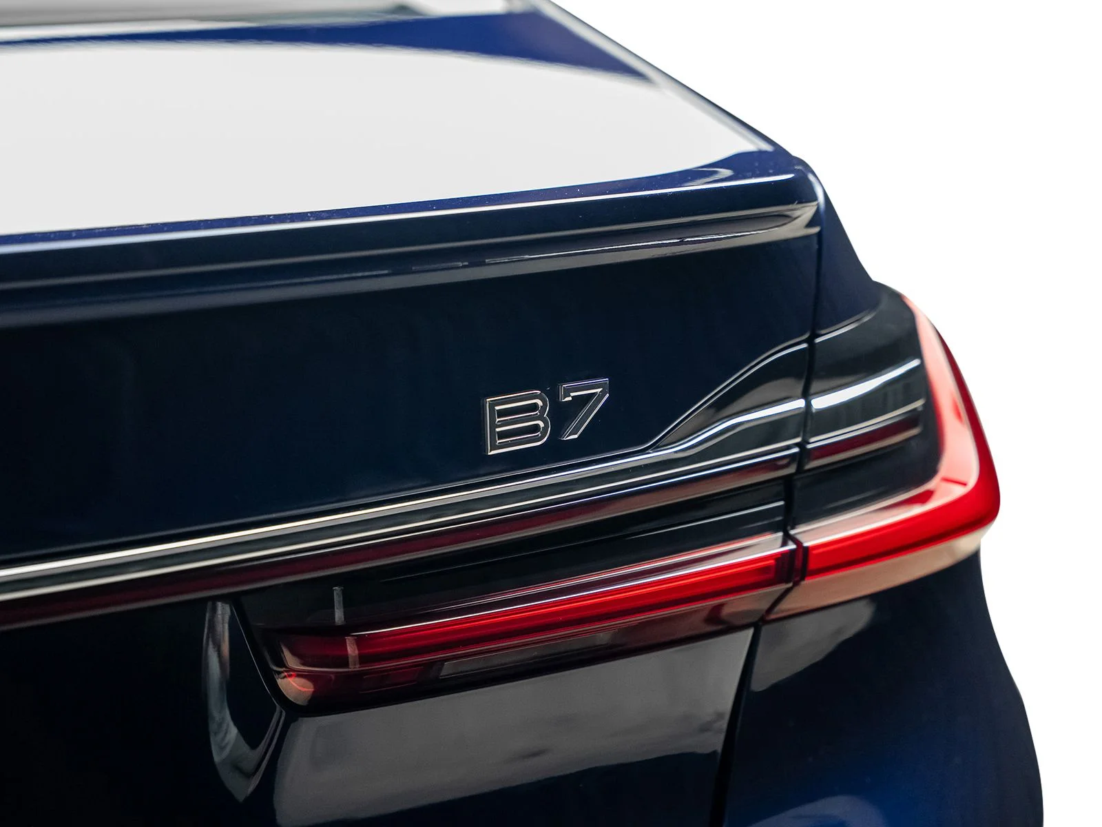 Used 2022 Blue BMW ALPINA B7 xDrive image 18