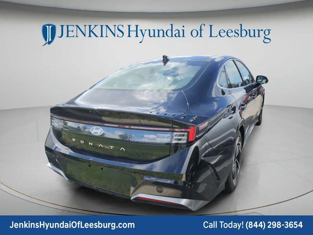 Used 2024 Black Hyundai SEL image 5