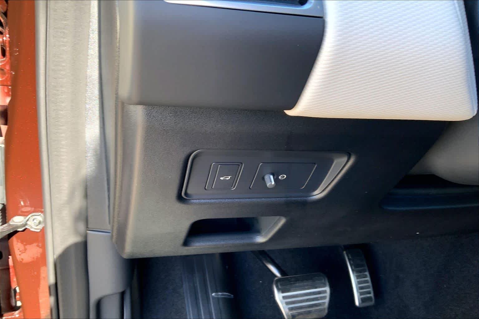 New 2026 Sedona Red LAND ROVER Gemini Edition image 17