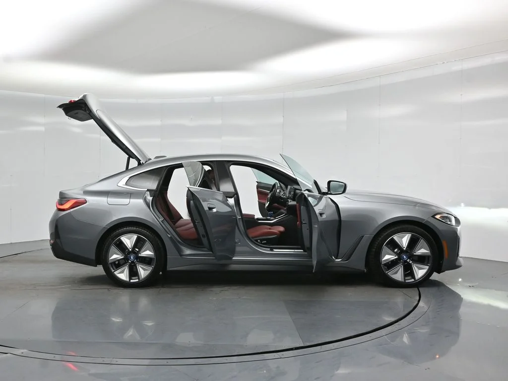 Used 2023 Gray BMW eDrive40 image 5