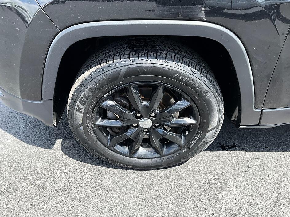Used 2014 Black Jeep Latitude image 10