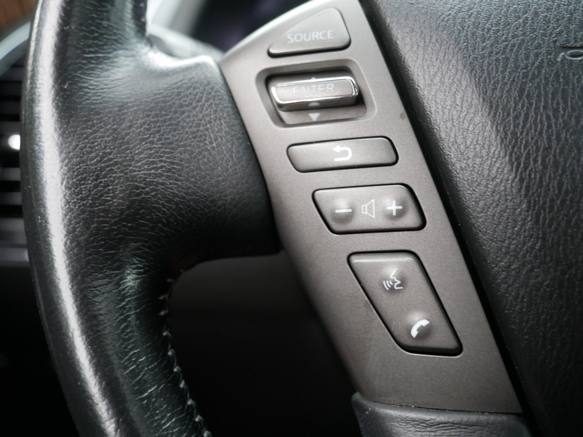 Used 2019 Super Black Nissan SL image 28