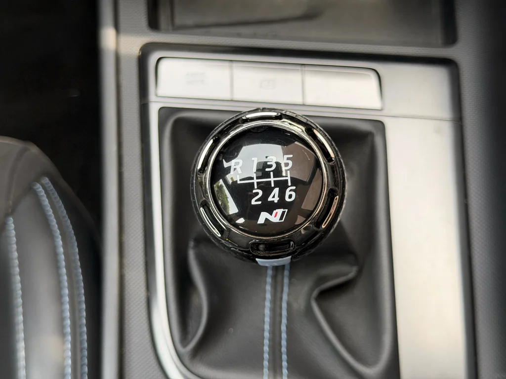 Used 2023 Onyx Black Hyundai Base image 21