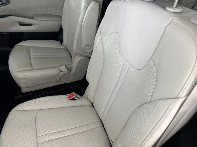 Used 2023 White Kia SX Prestige image 28