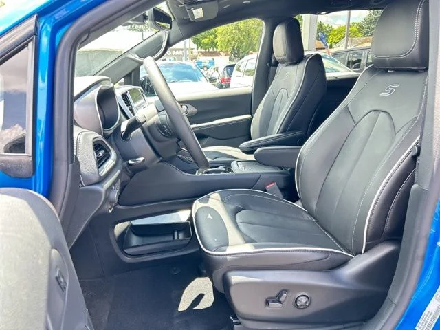 New 2027 Blue Pearl Chrysler Limited image 32