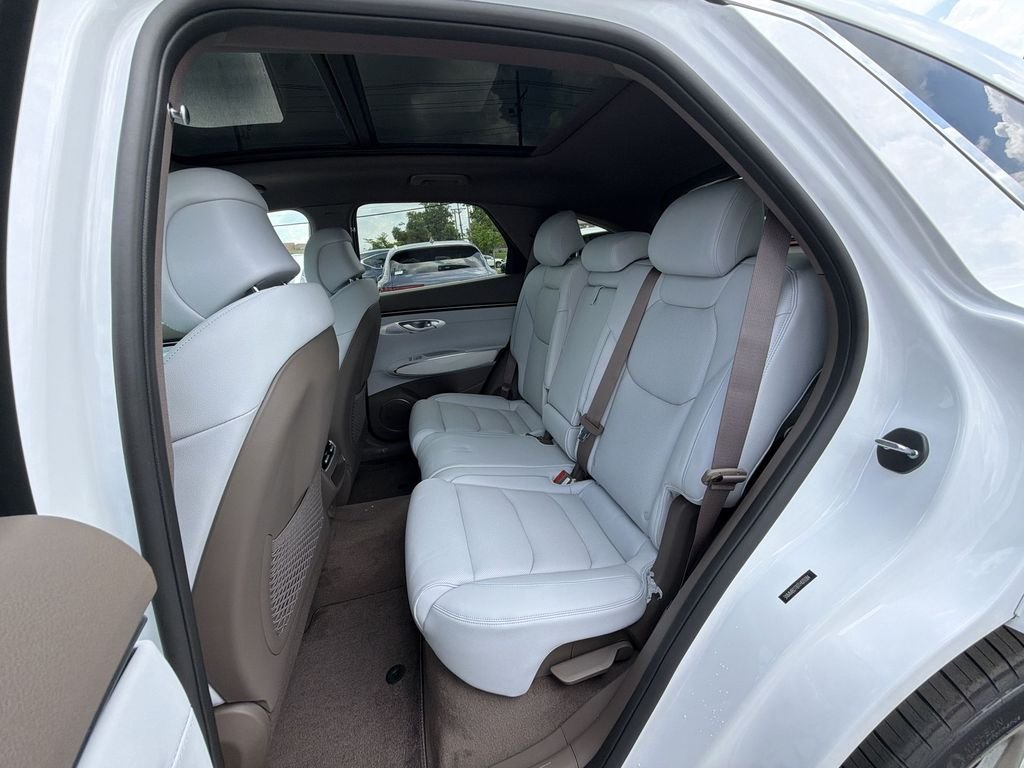 New 2026 White Genesis 2.5T ADVANCED image 23