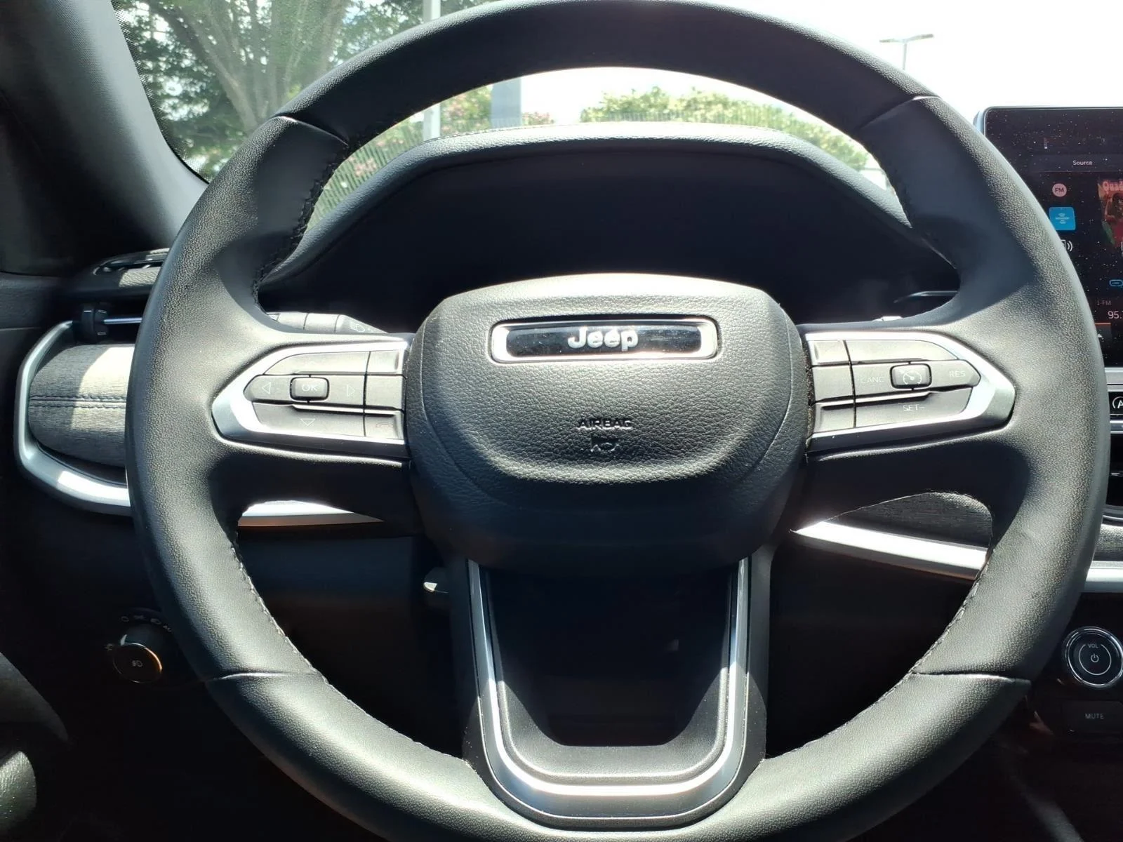 Used 2024 Diamond Black Crystal Pearlcoat Jeep Latitude image 24