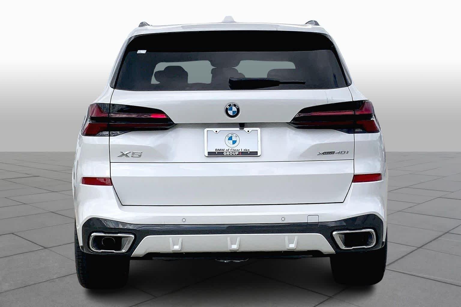 Used 2026 Mineral White Metallic BMW xDrive40i image 4
