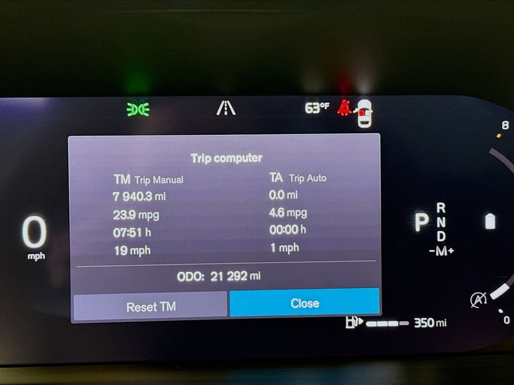 Used 2024 White Volvo B5 Plus image 13