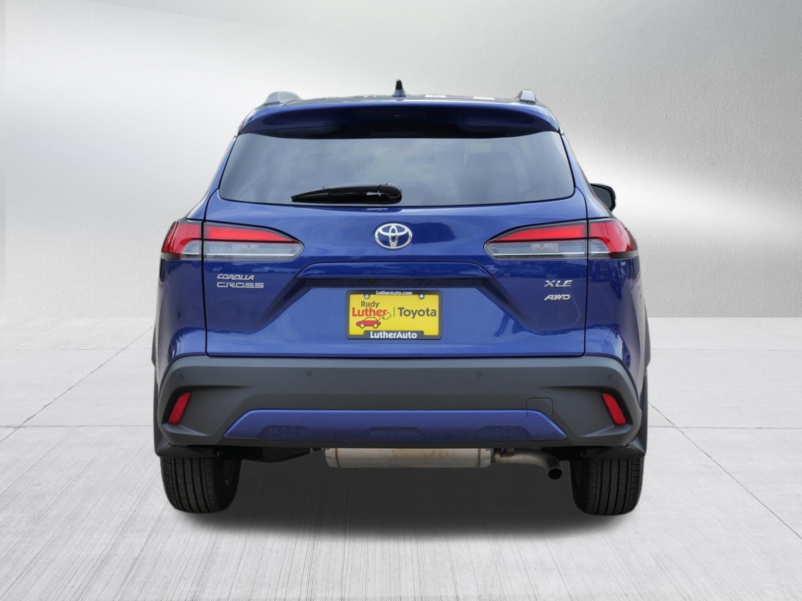 Used 2025 Blue Crush Metallic Toyota XLE image 7
