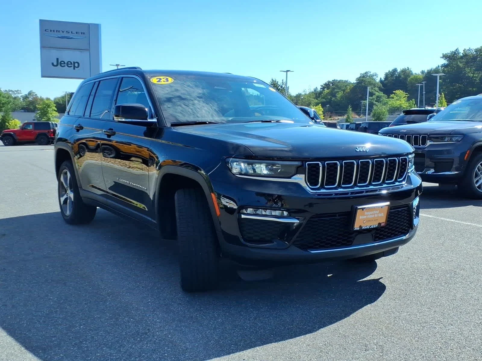 Certified Used 2023 Diamond Black Crystal Pearlcoat Jeep Limited image 5
