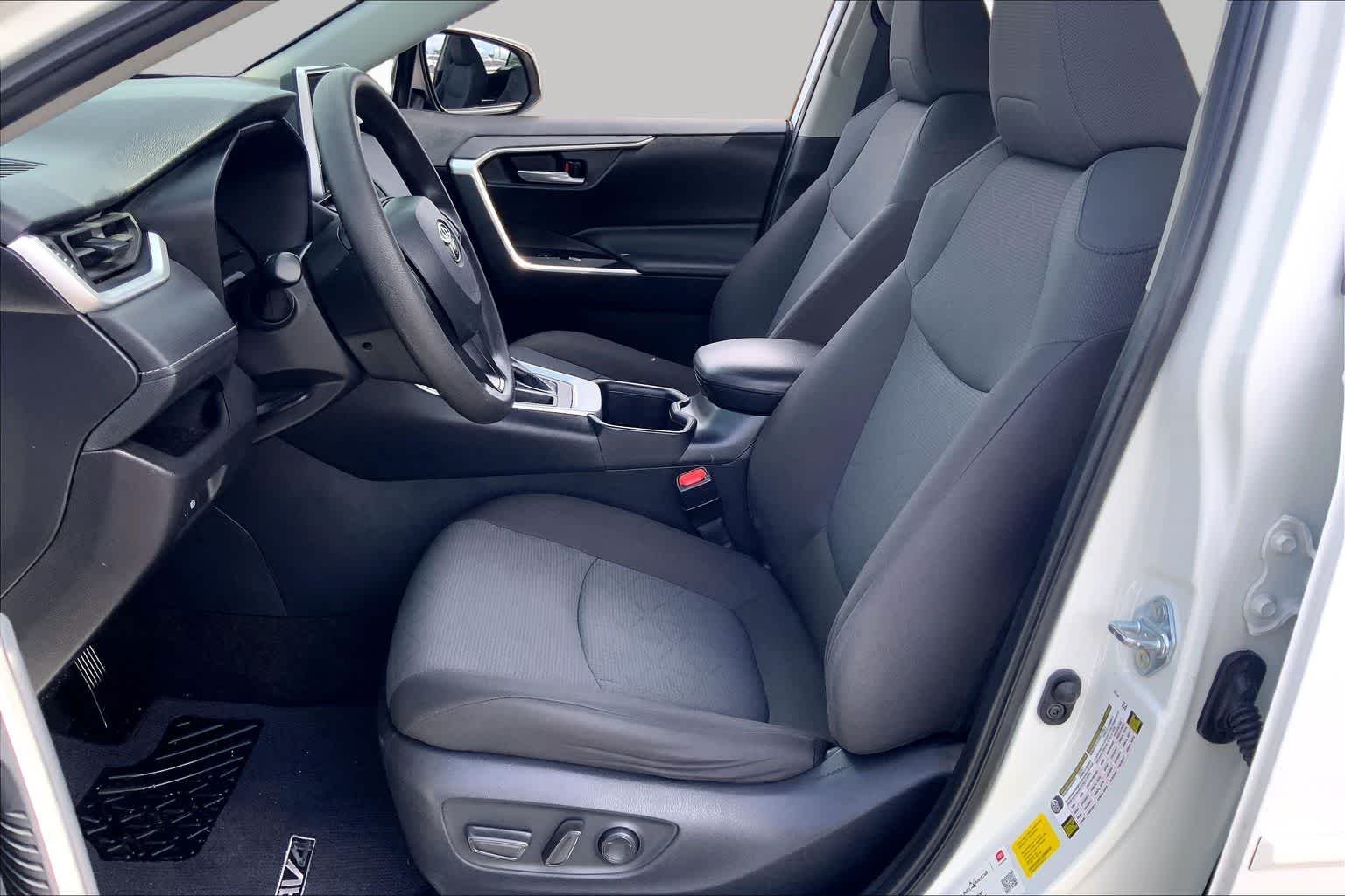Used 2025 Ice Cap Toyota XLE image 8