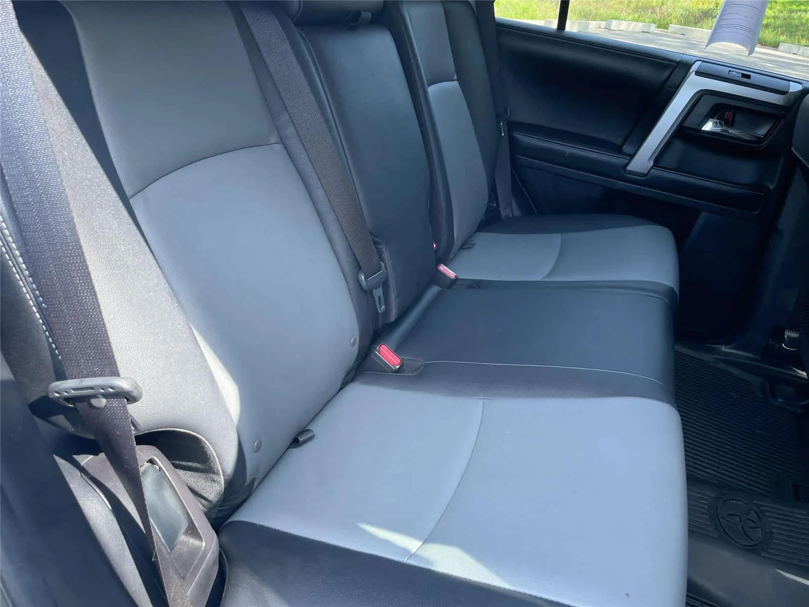 Used 2019 Super White Toyota SR5 Premium image 17