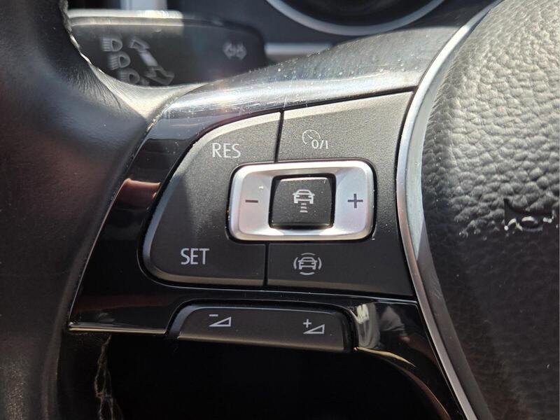Used 2019 Reflex Silver Metallic Volkswagen 3.6L V6 SE W/TECHNOLOGY FWD image 33