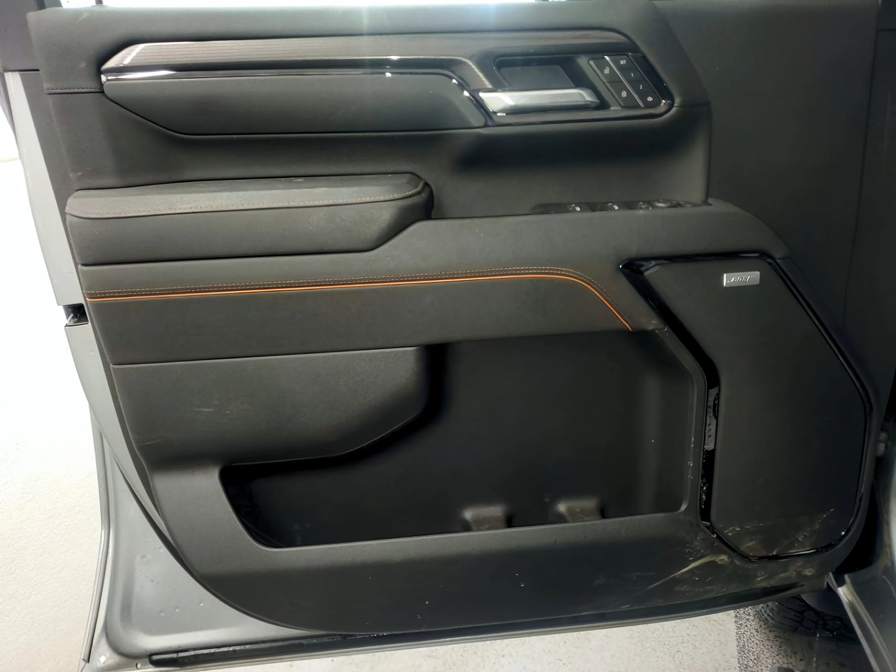 Used 2025 Sterling Metallic GMC AT4 image 7