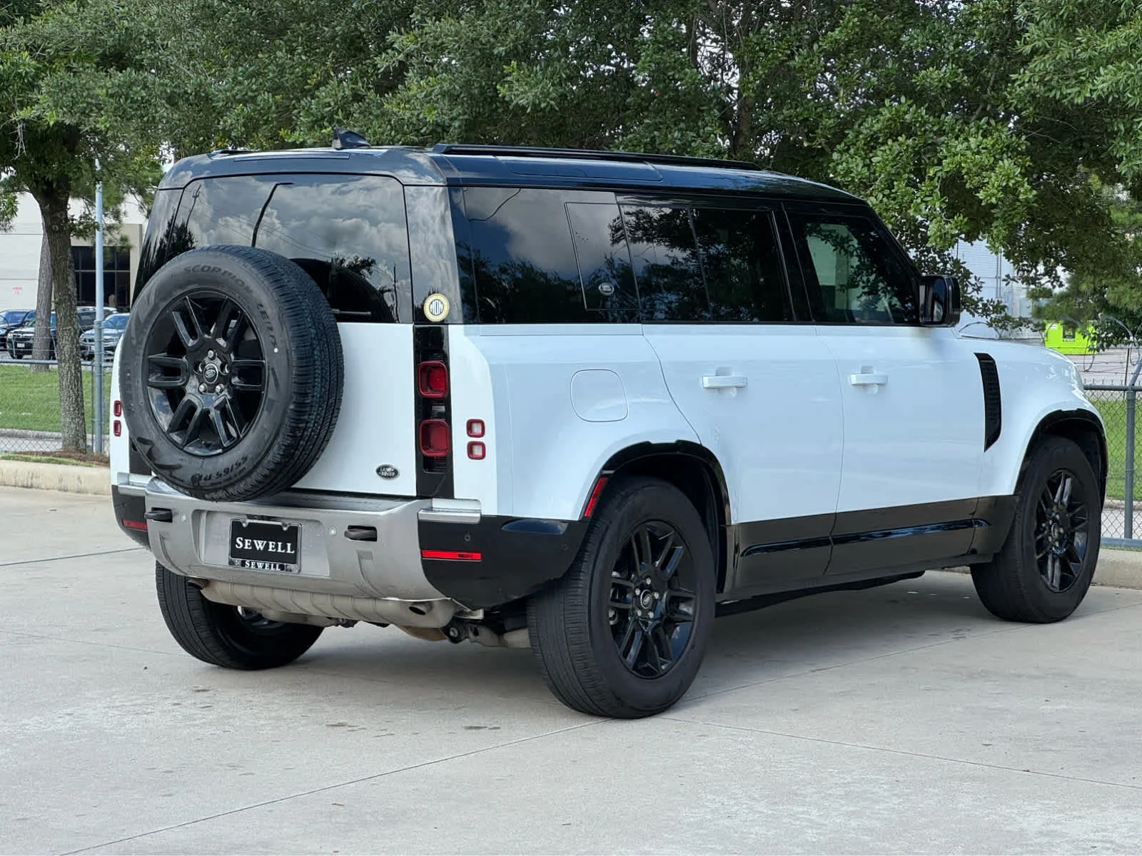 Used 2023 WHT Land Rover S image 4