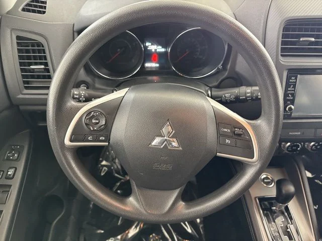 Used 2023  Mitsubishi 2.0 SE image 23