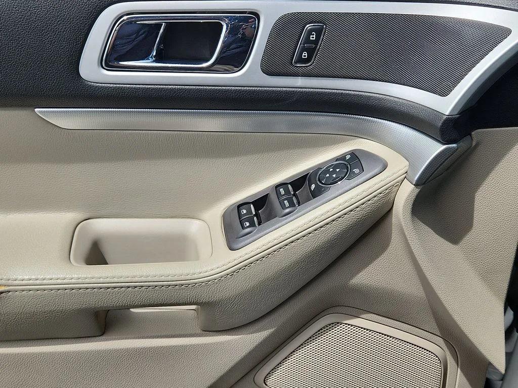 Used 2015 White Ford XLT image 7