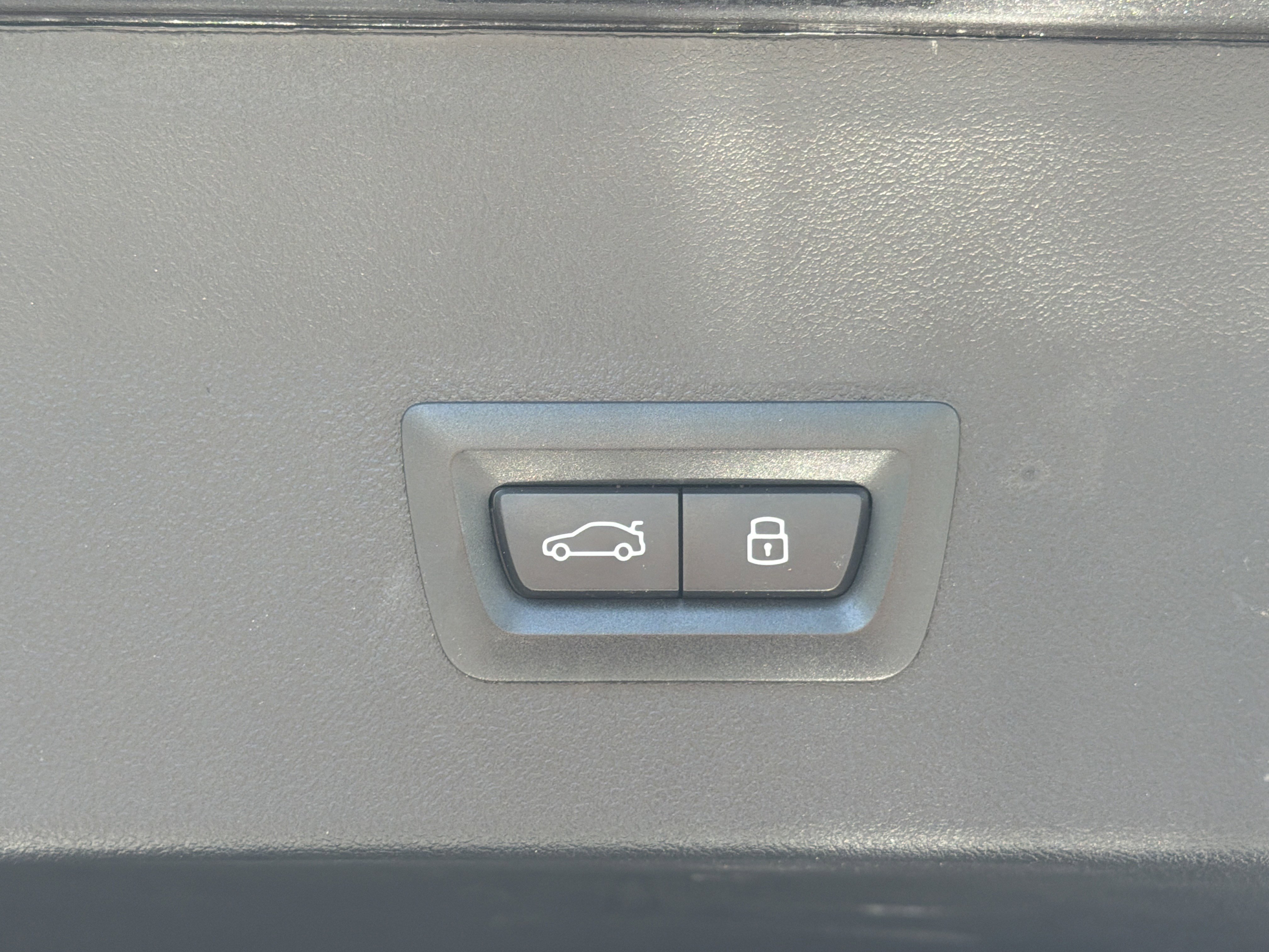 Used 2025 Dark Graphite Metallic BMW xDrive30i image 28