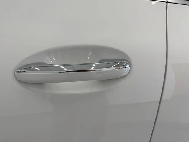 New 2027 White Mercedes-Benz GLC 300 image 45