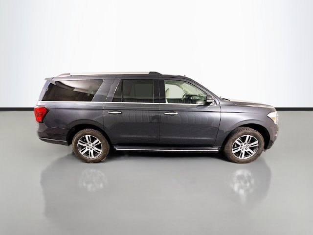 Used 2022  Ford Limited image 8