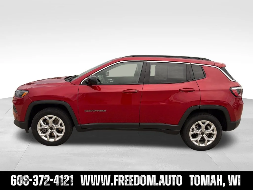 Used 2025 Red Jeep Latitude image 3