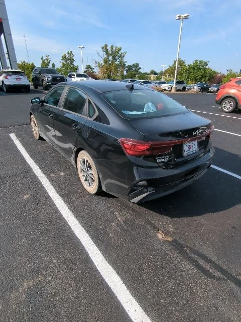 Used 2023 Black Kia LXS image 9