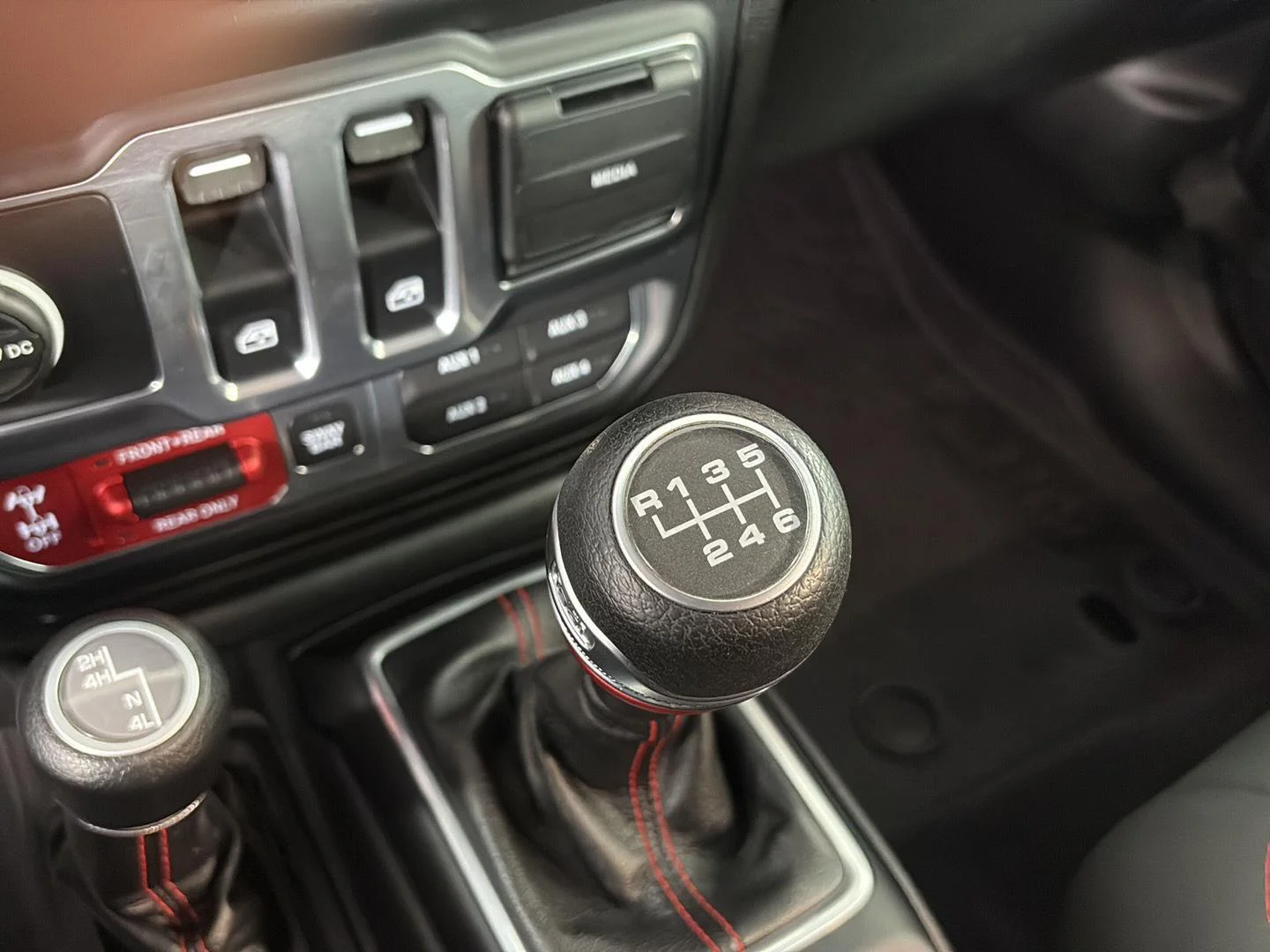 Used 2019 Granite Crystal Metallic Clearcoat Jeep Rubicon image 37