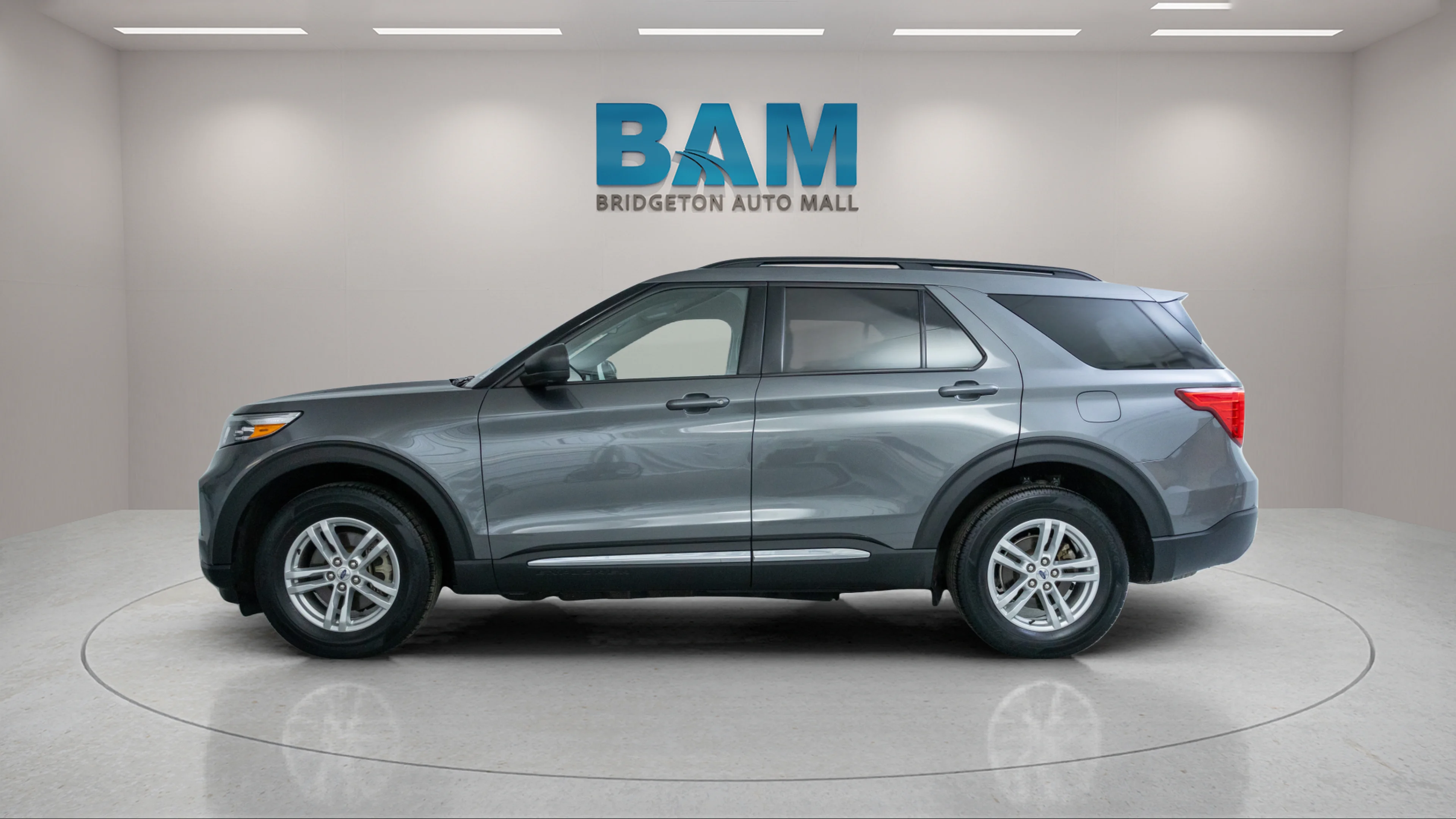 Used 2023  Ford XLT image 4
