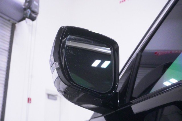 Used 2023 Diamond Black Crystal Pearlcoat Jeep Overland image 13