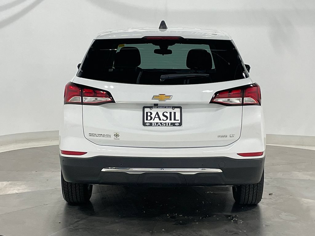 Used 2024 Summit White Chevrolet LT image 11