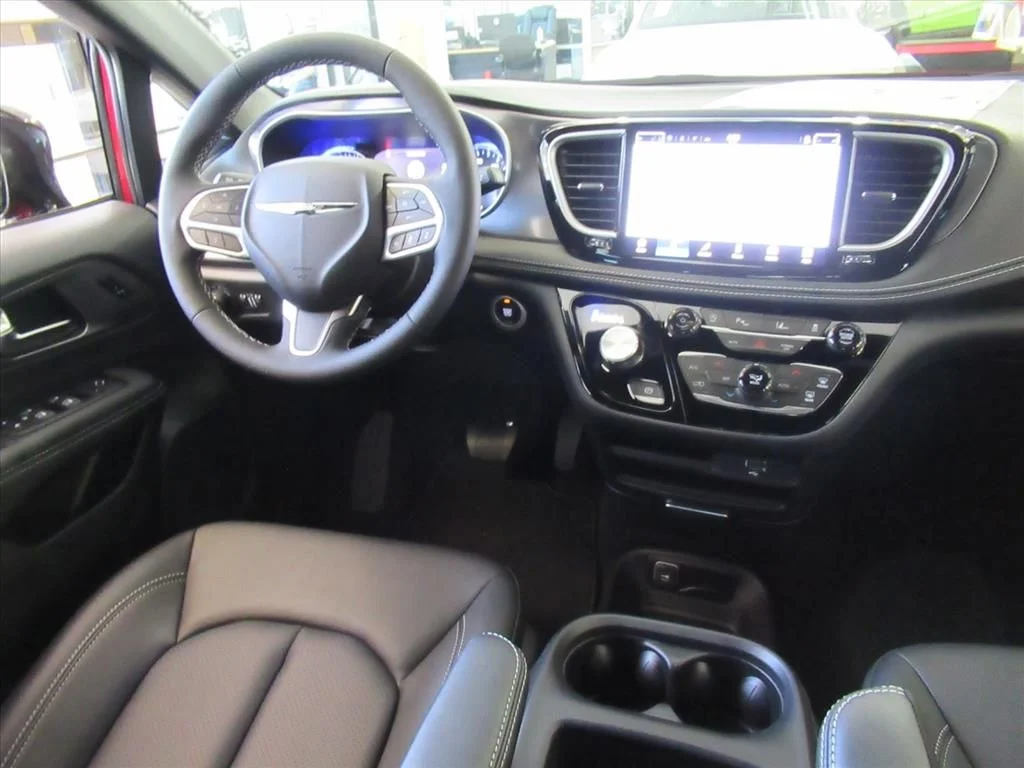 2026 Chrysler Pacifica Select - Photo 11