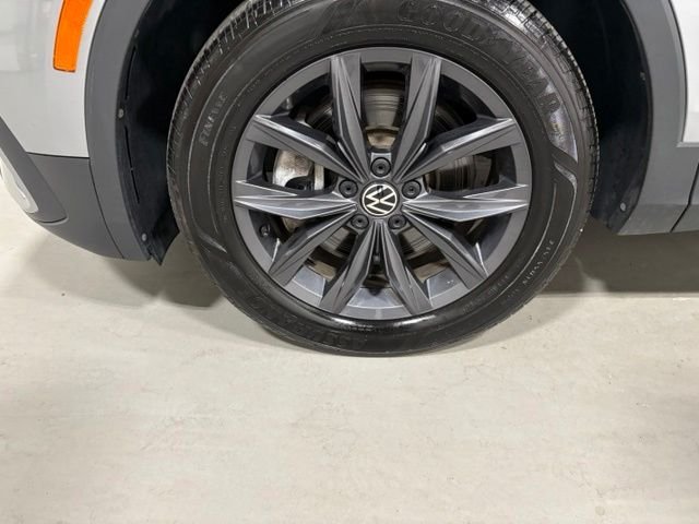 Certified Used 2022 Silver Volkswagen 2.0T SE image 10