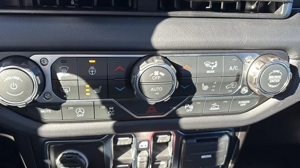 2026 Jeep Wrangler 4-Door Sahara - Photo 16