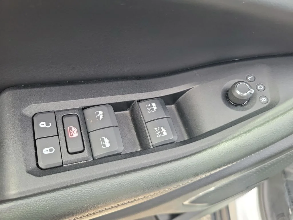 Used 2024 Silver Jeep 4xe image 24