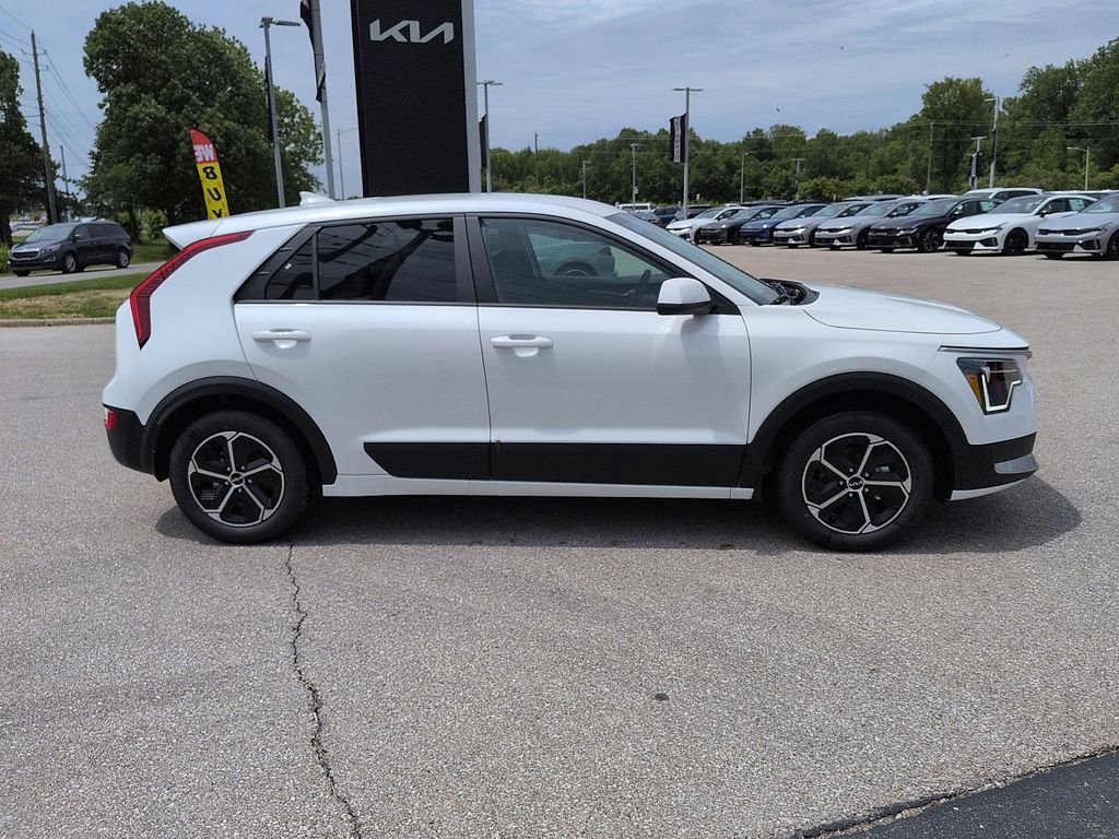 New 2026 Snow White Pearl Kia LX image 2