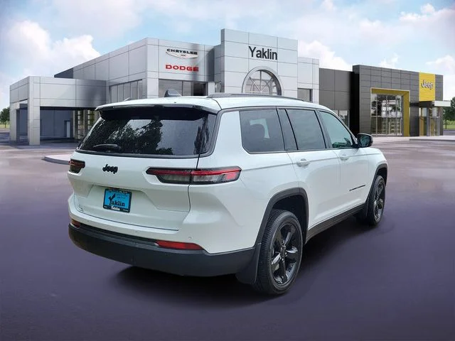 New 2026 Bright White Clear-Coat Exterior Paint Jeep Limited image 4