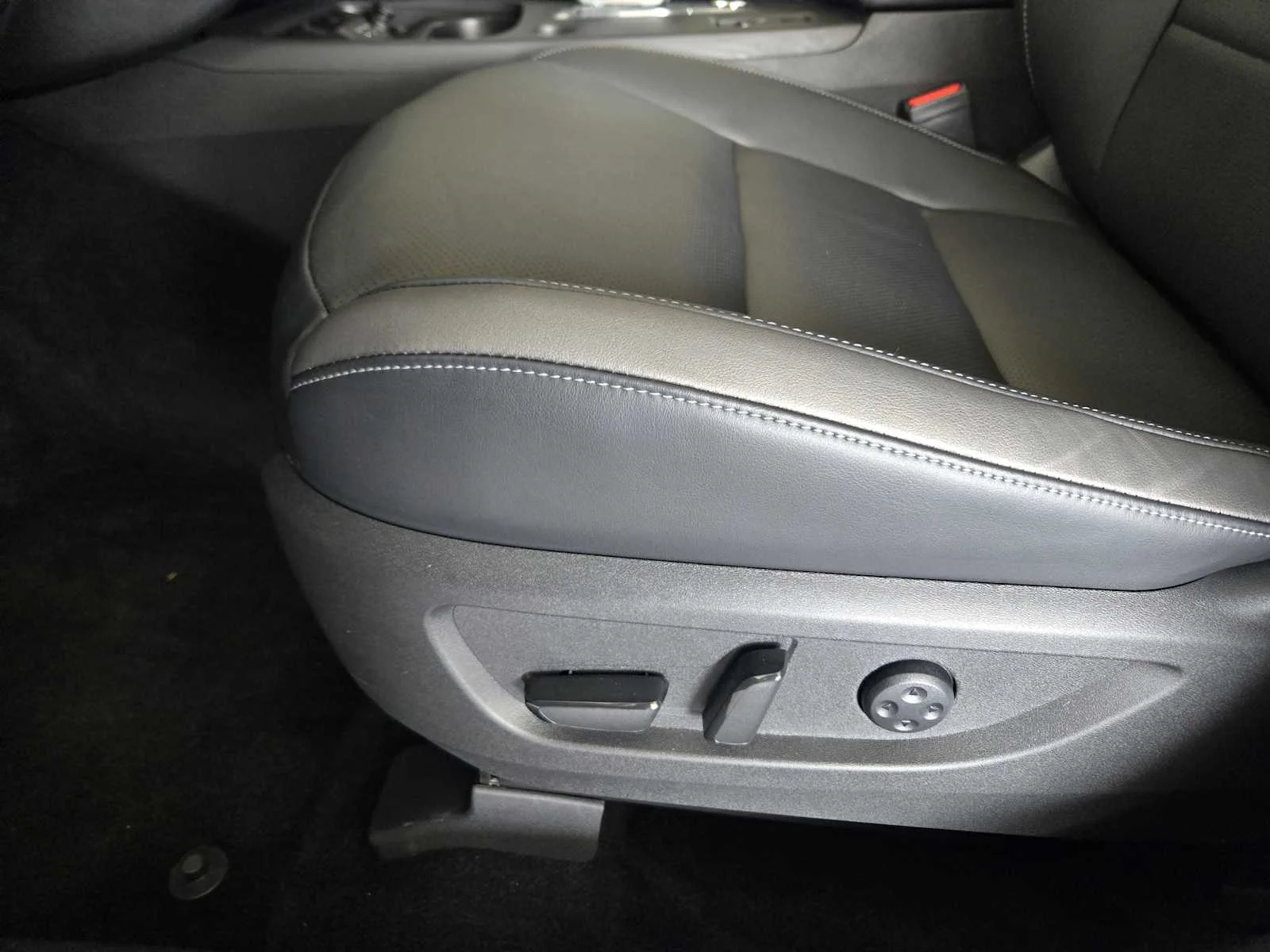 Certified Used 2023 Graphite Shadow INFINITI LUXE image 23