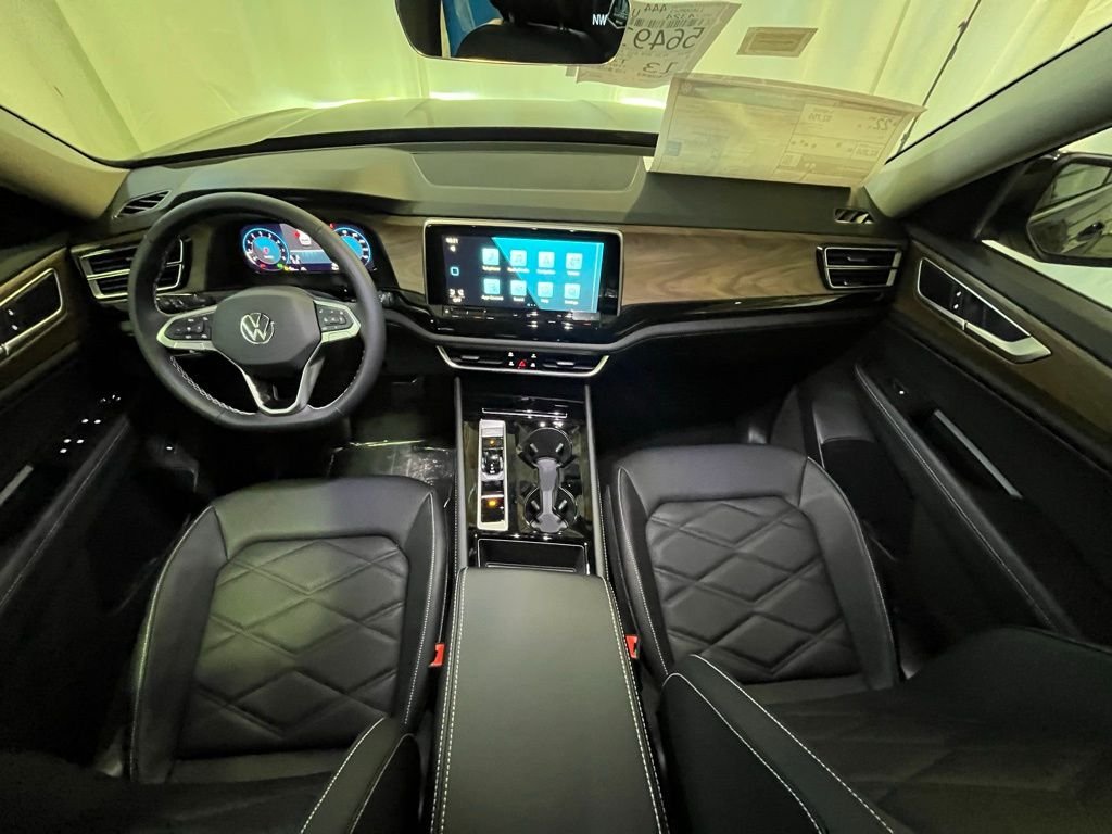 New 2026 Black Volkswagen 2.0T SE w/Technology image 13