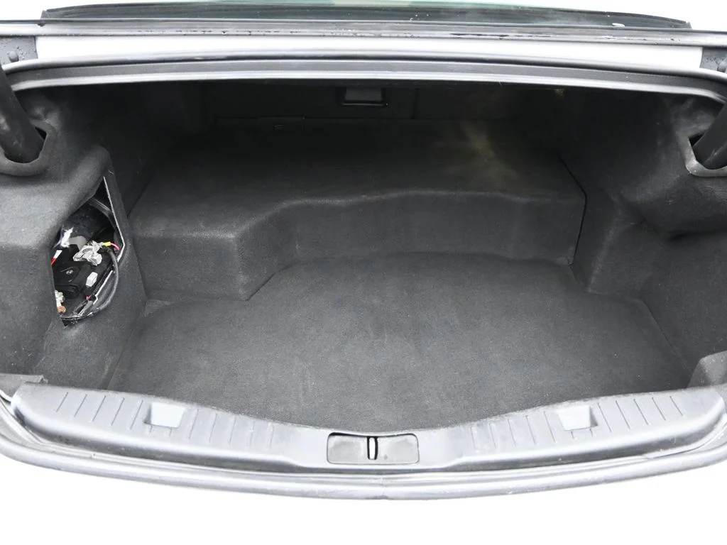 Used 2016 White Lincoln Base image 11