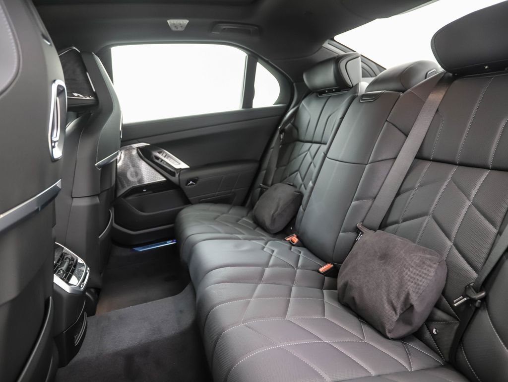 Used 2025 Gray Metallic BMW 760i xDrive image 24