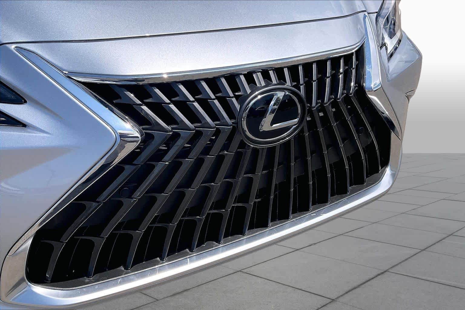 Certified Used 2025 Iridium Lexus  image 28