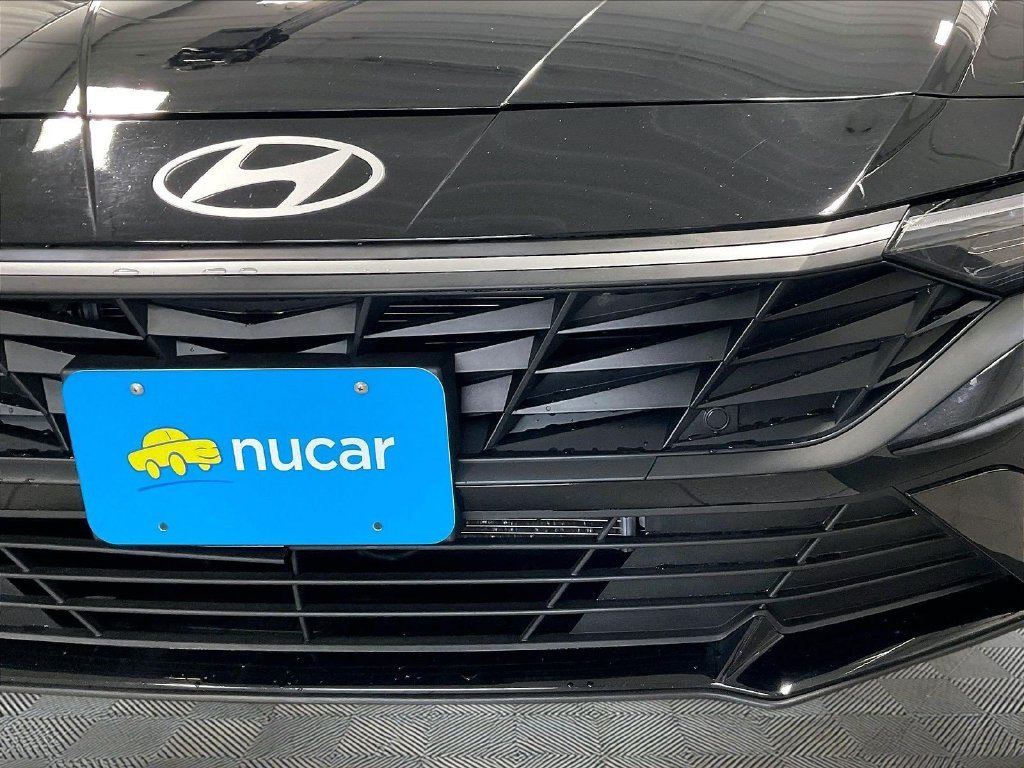 Used 2025 Black Hyundai SEL Sport image 31