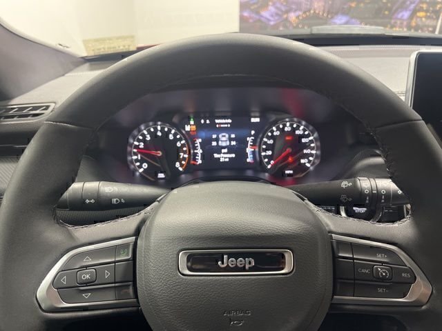 New 2026 Red Hot Pearl-Coat Exterior Paint Jeep Latitude image 11