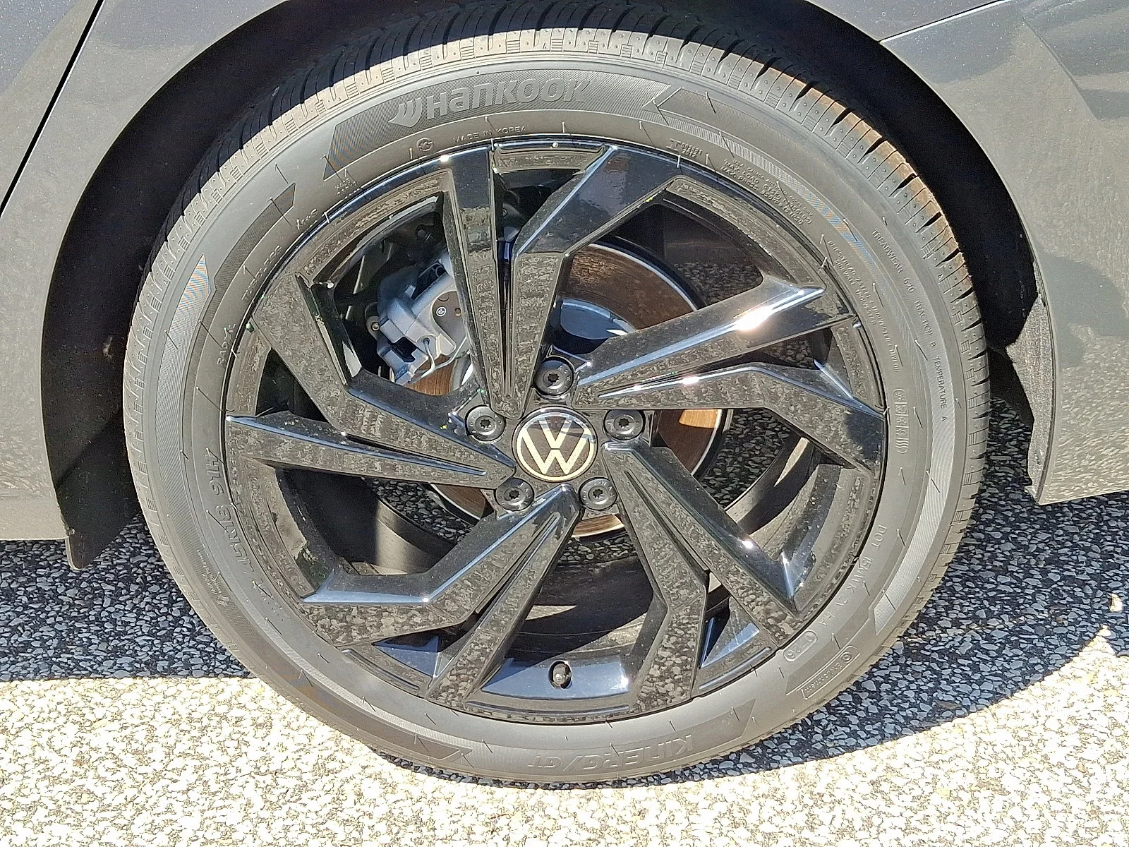 New 2026 Platinum Gray Metallic Volkswagen SE image 7