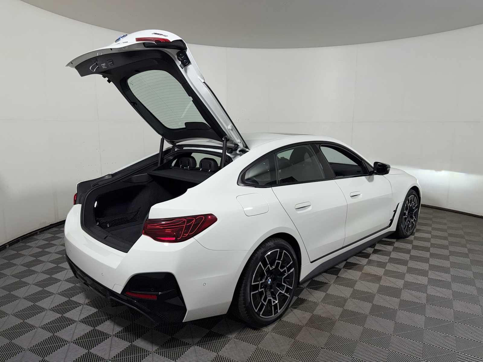 2025 BMW i4 40 - Photo 23